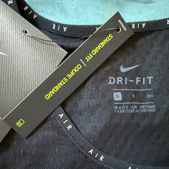 Women’s Nike dry fit tank top size small, BNWT - Picture 2 of 2